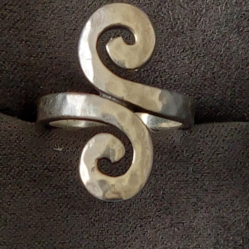 James Avery Retired Hammered Swirl Ring